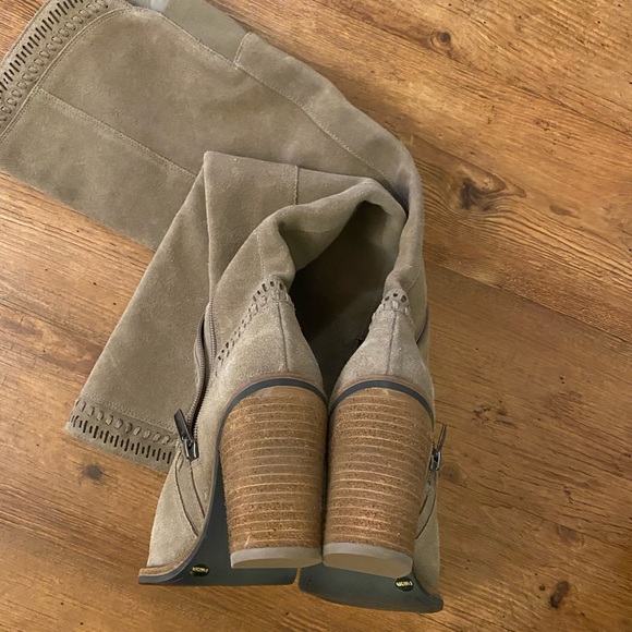 Vince Camuto 🔥 Over the knee Suede Boot 🔥 Sz 7  ⭐️NWOT⭐️ - Picture 4 of 7